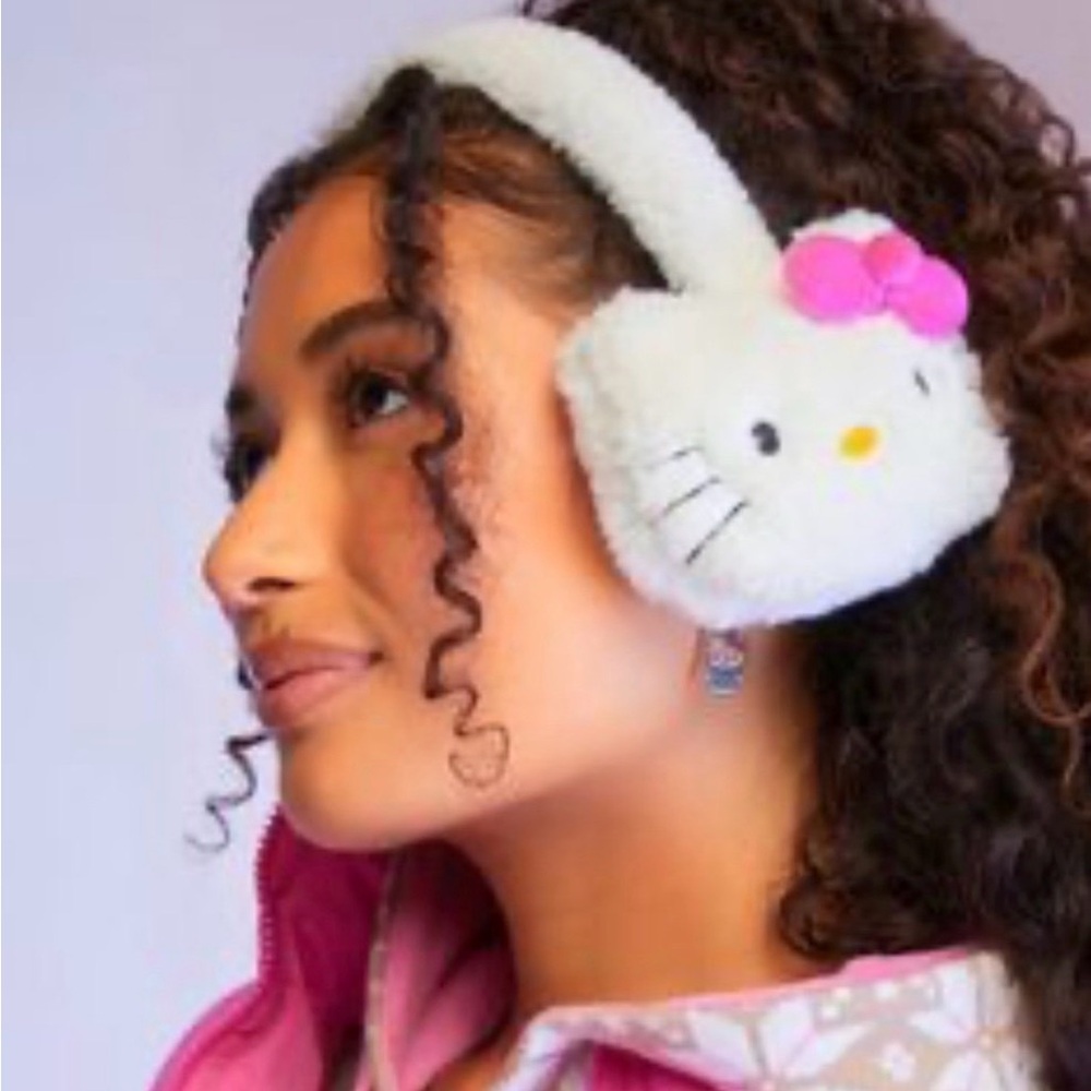 Hello Kitty White Plush Earmuffs 2022
